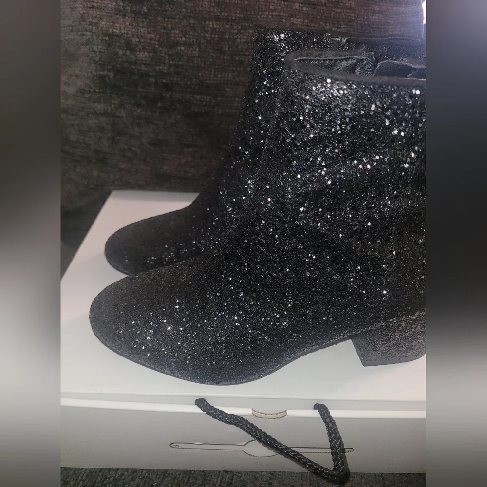 Boots - Picture 3 of 6